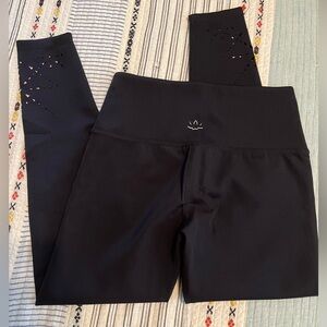 Beyond Yoga Knit Down High Waisted Legging Laser Cut Detail size Large